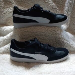Puma Men's Classic Black and White Sneakers Size 9